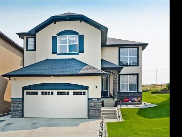 Two storey 4 bedrooms, 4bathrooms available for rent