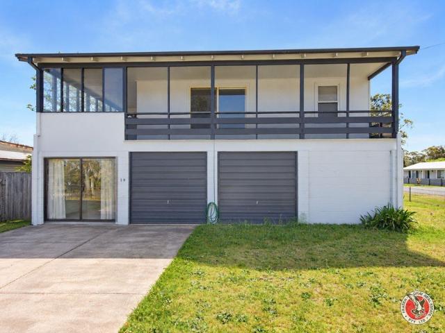 Two Storeys of Coastal Lifestyle, 10 Minutes from the Surf