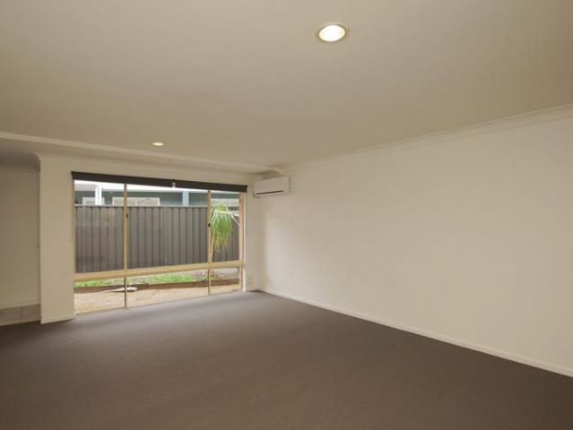 TWO STORY PARK BEACH TOWNHOUSE