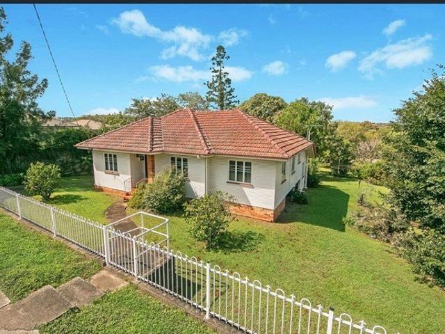 TWO STREET FRONTAGE HOME IN PETRIE!