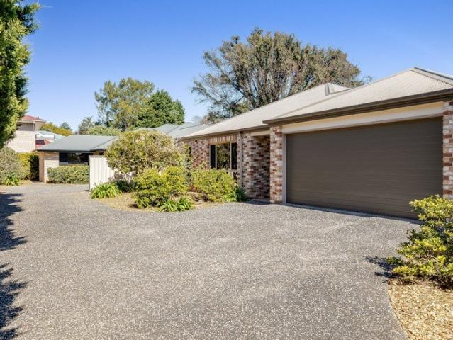 Two private free standing villas on a huge block Brilliant buying right now!