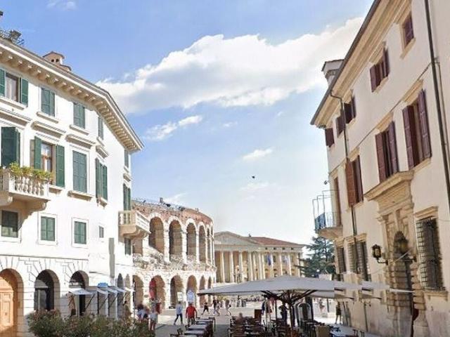 Two rooms Apartment NEW FURNISHED FOR RENT IN BRA' SQUARE Verona Centro Storico