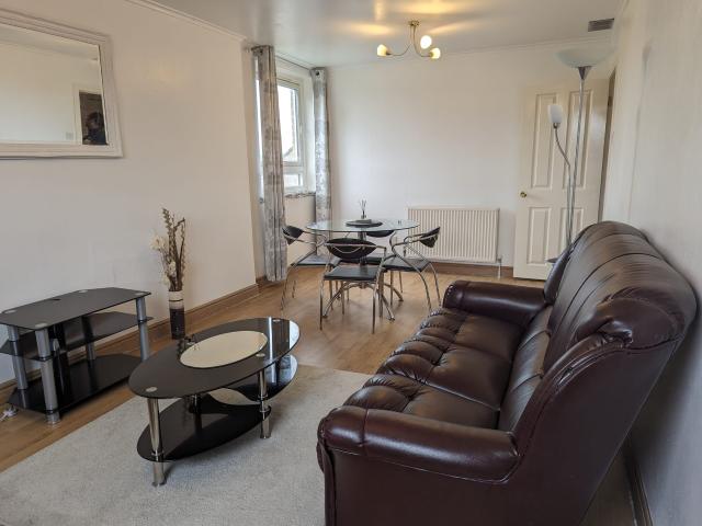 Two rooms in a 3 bedroom flat situated within Aberdeen University area