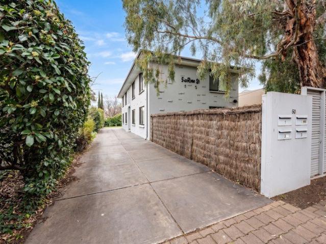 Two renovated 2bd units 3km from CBD in neat group of 4