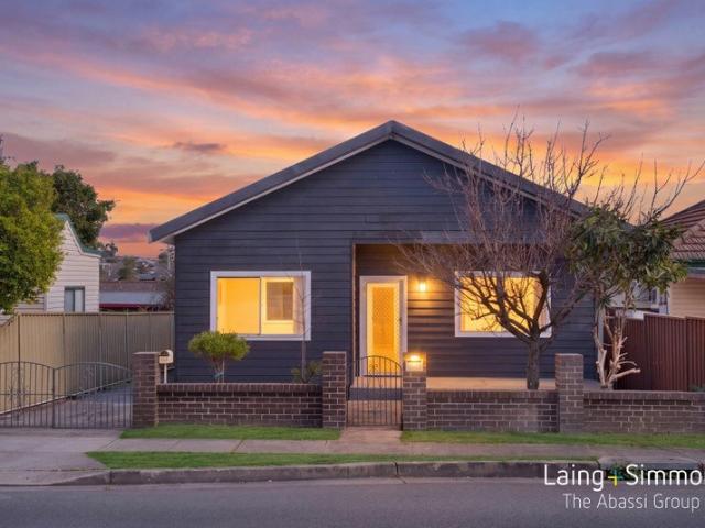 Two Residences with Approx. $1,300+ Per Week Rental Potential!
