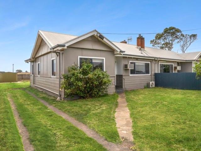 Two residences, one title $800 per week return!