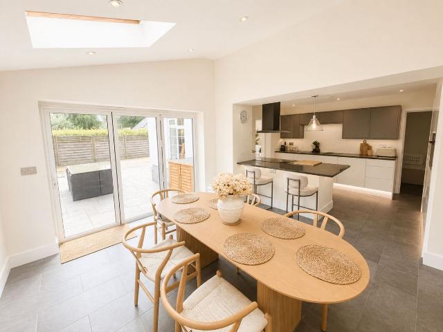 Two Waters Road, Hemel Hempstead HP3, 3 bed property to rent, £2,700 pcm | PrimeLocation