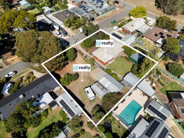 Two titles on app 1,620m² of land, a wide 42m frontage and an existing house
