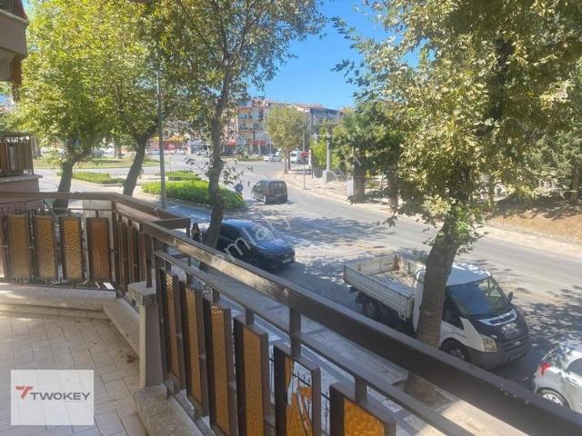 Twokey Den Demokrasi Meydanında Kiralık 3+1 Daire