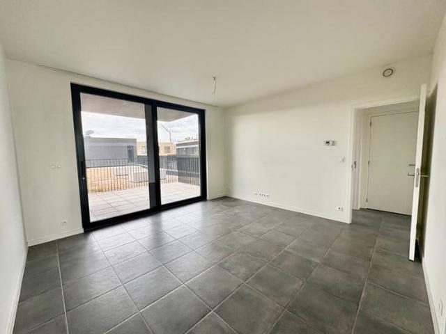 Twee slaapkamer appartement met parkeerplaats