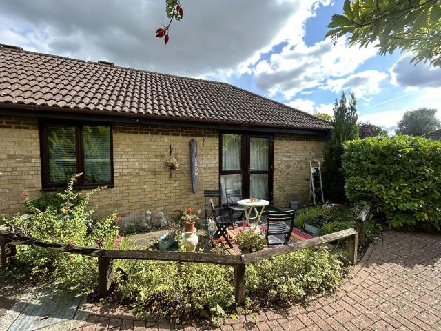 Tweed Drive, Bletchley, Buckinghamshire MK3, 1 bed bungalow to rent, £1,100 pcm | PrimeLocation