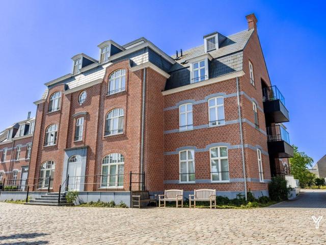 TWEESLAAPKAMER APPARTEMENT MET DUBBELE GARAGE