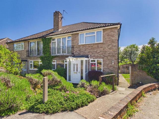 Twickenham Gardens, Harrow 2 bed maisonette to rent £1,895 pcm £437 pw
