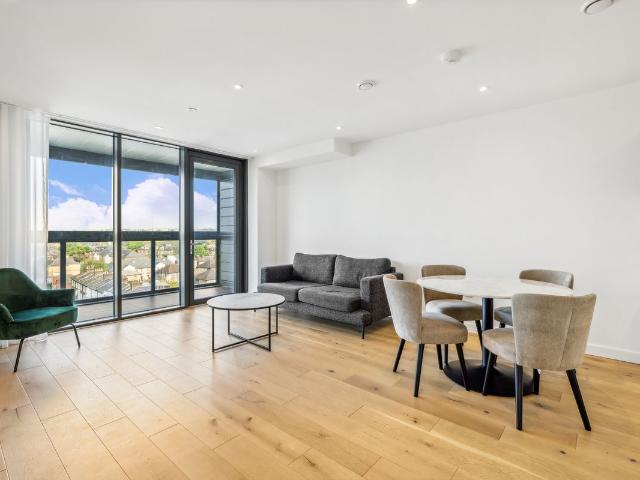 Twickenham Gateway, London Road, London TW1, 1 bed flat to rent, £2,100 pcm | PrimeLocation