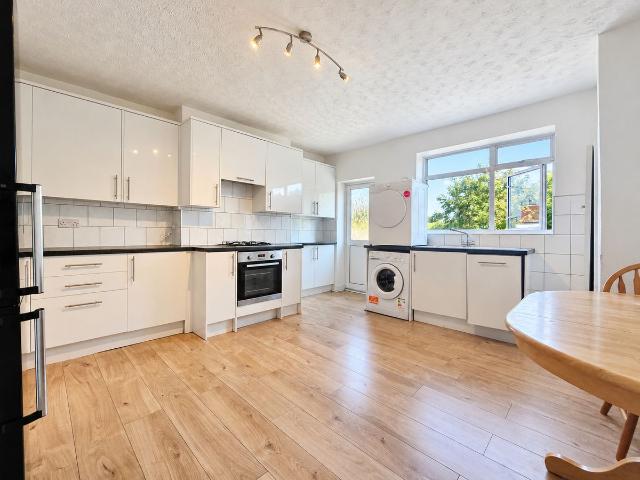 Twickenham Road, Isleworth TW7, 4 bed flat to rent, £2,295 pcm | PrimeLocation
