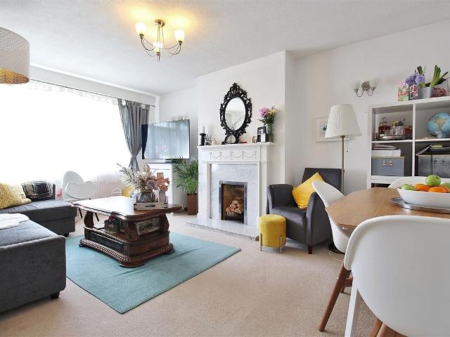 Twickenham Road, Isleworth TW7, 2 bed maisonette to rent, £1,800 pcm | PrimeLocation