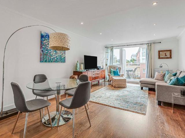 Twickenham Road, Teddington, Middlesex TW11, 2 bed flat to rent, £2,500 pcm | PrimeLocation