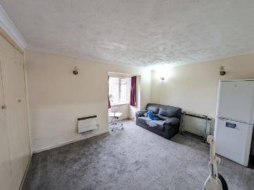 Twin Oaks Court, Uxbridge, Greater London UB8, Studio to rent, £1,100 pcm | PrimeLocation