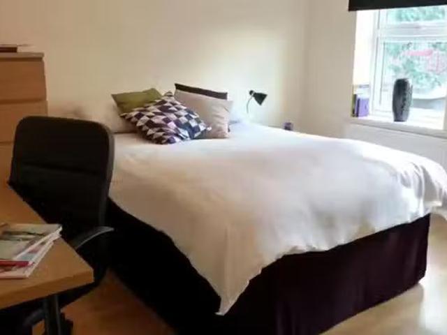 Twin Bedrooms with En Suite