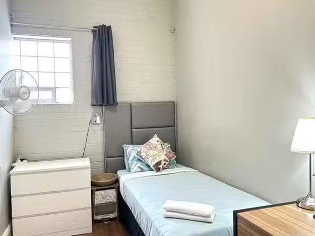 Twin/King Bed