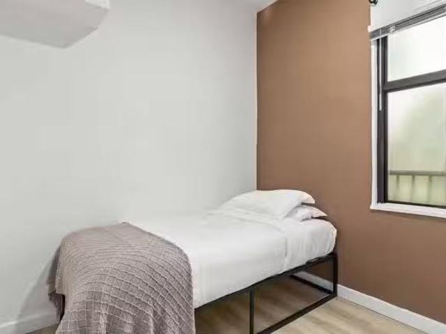 Twin/Shared Room With A Common Bathroom
