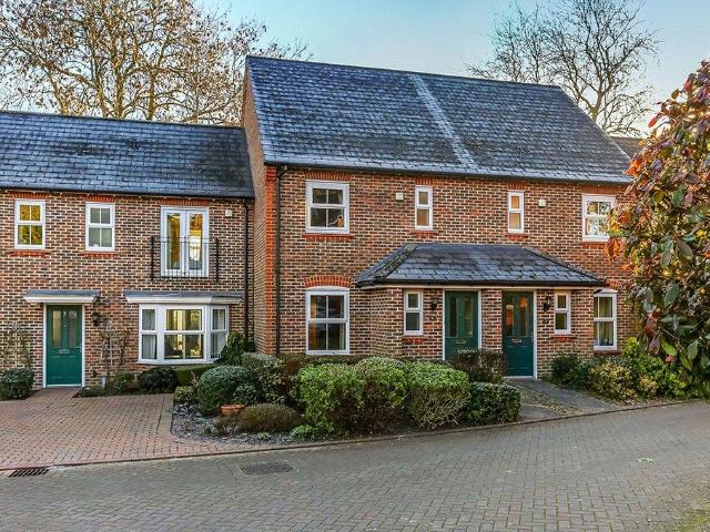 Twiss Square, Winchester, SO23 2 bed house to rent £1,850 pcm £427 pw