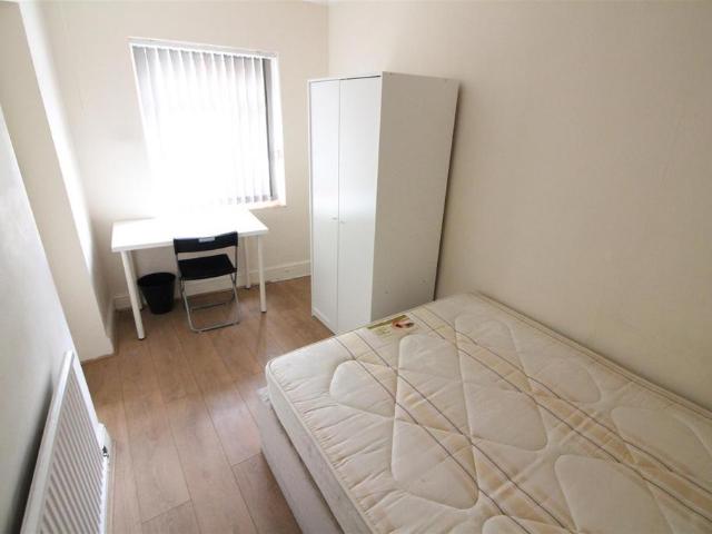 Twyford Abbey Road, London 1 bed in a house share to rent £700 pcm £162 pw