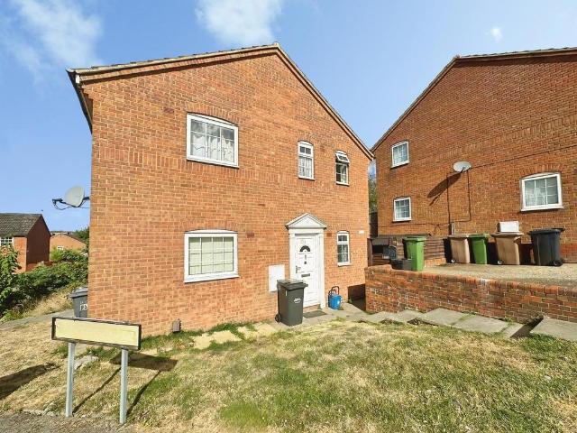 Twyford Drive, Wigmore, Luton, LU2 Studio to rent £775 pcm £179 pw