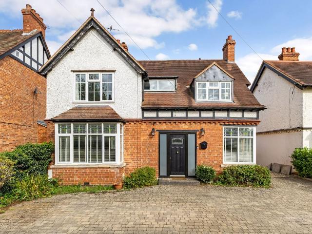 Twyford Gardens, Twyford, Banbury OX17, 4 bed flat to rent, £2,750 pcm | PrimeLocation