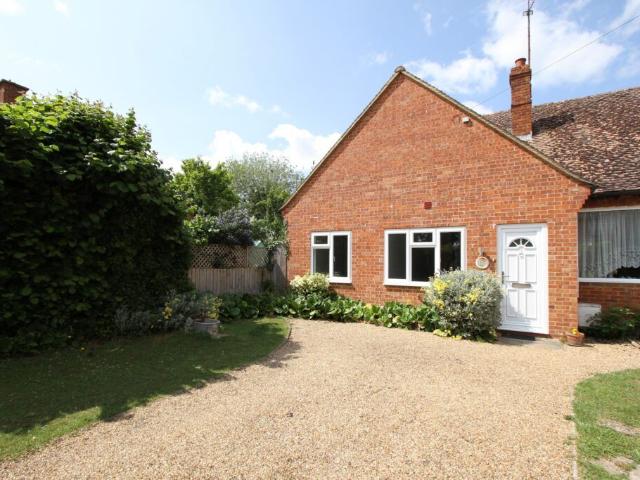 Twyford Grove, Twyford, Adderbury, Oxon OX17, 1 bed semi detached bungalow to rent, £1,100 pcm | PrimeLocation