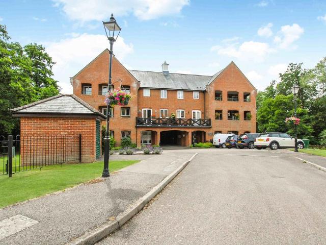 TWYFORD, SILK LANE 2 bed flat to rent £1,695 pcm £391 pw