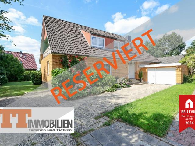 TT: Hübsche sonnige Oberwohnung mit großem Balkon in ruhiger Lage in Sande!