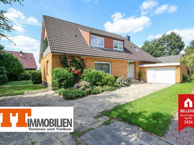 TT: Hübsche sonnige Oberwohnung mit großem Balkon in ruhiger Lage in Sande!