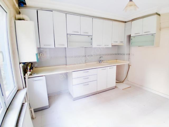 Ttm'ye Yakın Çarşı Merkezde Kiralık 2+1 Ara Kat Daire Doğalgazlı