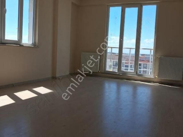 Tuşba Emlaktan Satılık Cadde Özerinde 3+1 Daire
