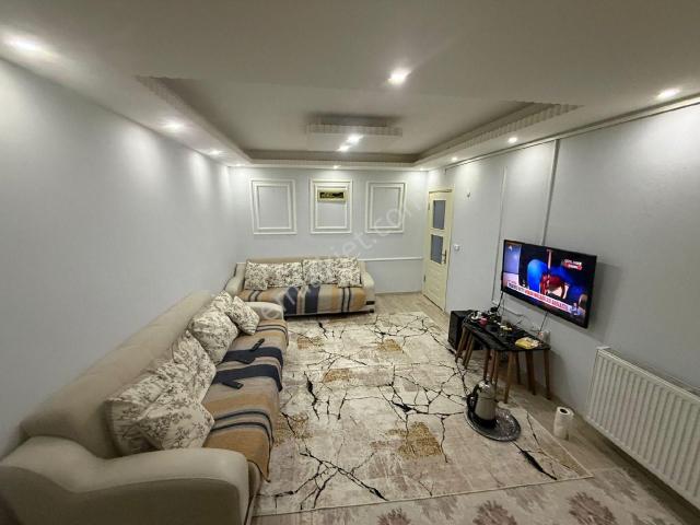 Tuşba Emlaktan Satılık İskanlı Kombili Ara Kat Çift Teraslı 3+1