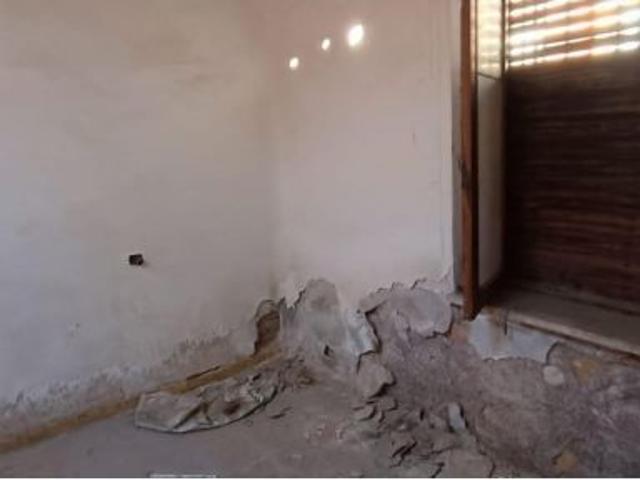 Tu Buena Casa te presenta esta oportunidad en Puebla de Soto: una vivienda para reformar por complet