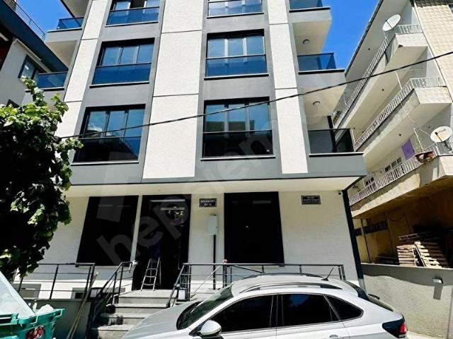 TUĞ'DAN ÇAKMAK METROYA 3 DK YÜRÜME SIFIR BİNADA BOŞ 2+1 DAİRE