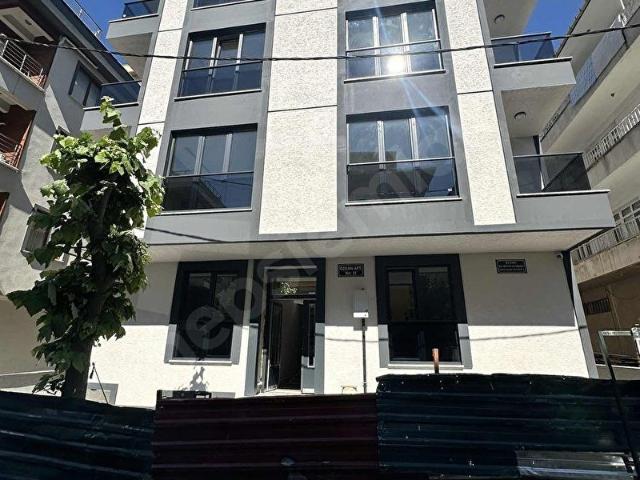 ÇAKMAK METROYA 3 DK YÜRÜME SIFIR BİNADA BOŞ 2+1 DAİRETUĞ