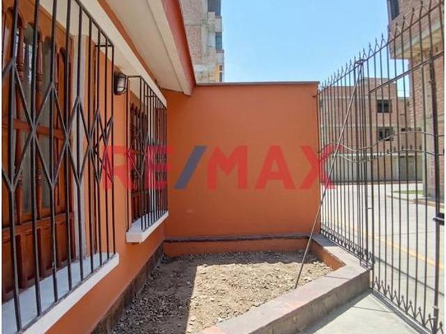 ¡Tu Hogar Ideal En Monserrate! Casa De 3 Pisos A Pasos De Parque