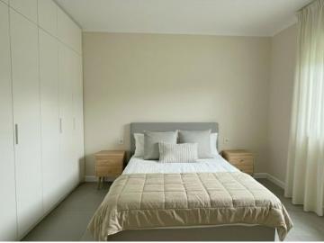 Tu inmueble a 5 minutos de la playa de Salinas ! Con zona ajardinada y pequeña parcela privad
