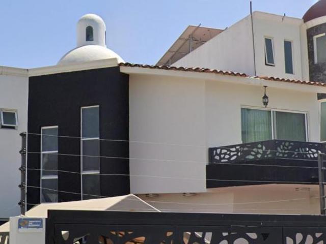 TU NUEVA CASA A MENOS DE 10 MINUTOS DE PLAYA EN PUERTO VALLARTA