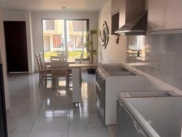Tu nuevo comienzo empieza aquí: hermosa casa a estrenar en residencial exclusivo