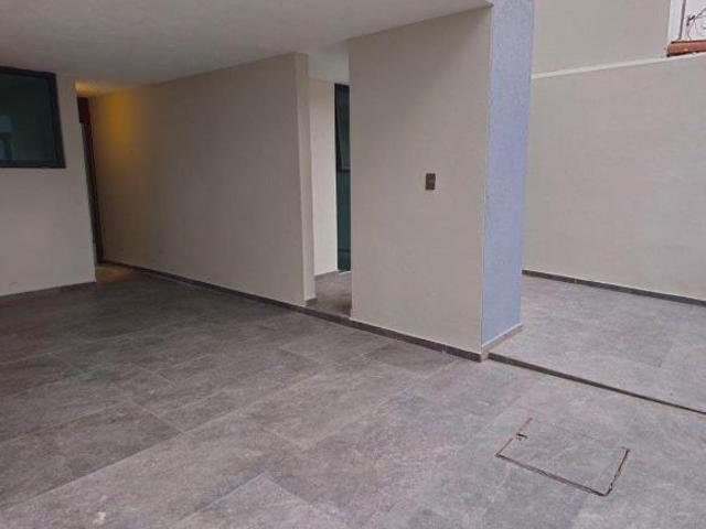 ¡Tu Nuevo Hogar Te Espera! Casa Totalmente Remodelada en Las Águilas, Zapopan 4 recámaras 4 baños