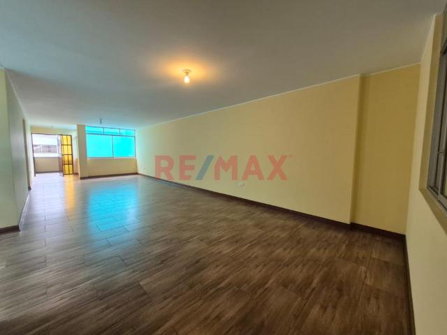 Espacioso, Iluminado Y A Pasos Del Parque Loma Amarilla! | 4 Dorms. En Surco