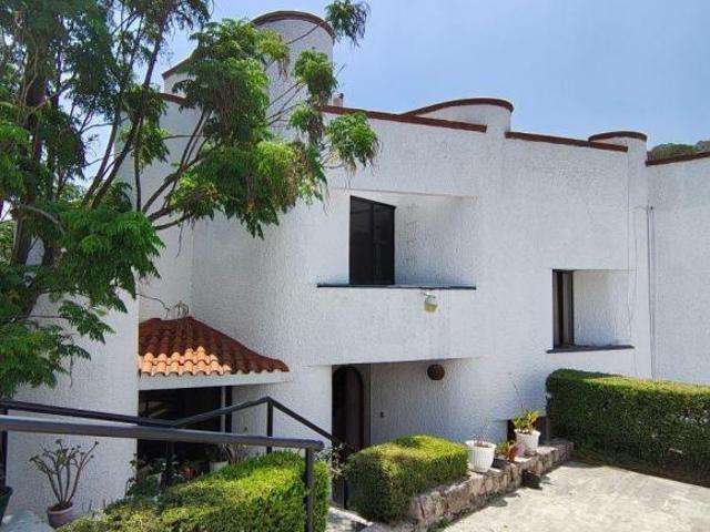 ¡Tu Nuevo Hogar de Ensueño en Residencial Chiluca: Amplitud, Estilo y Alberca!
