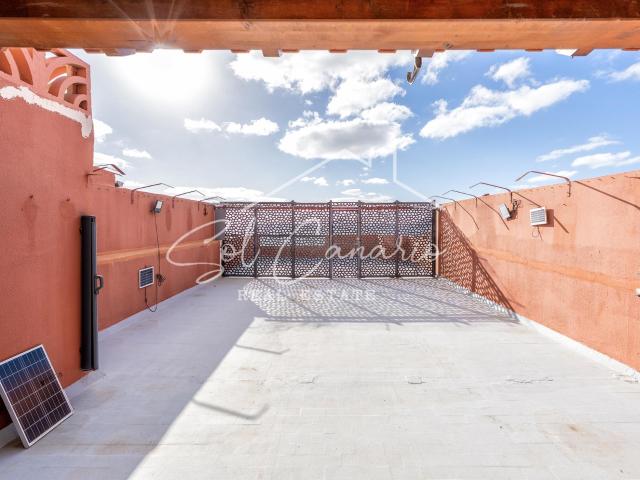 Tu Nuevo Hogar en Telde con Vistas Incomparables a la Playa de Melenara