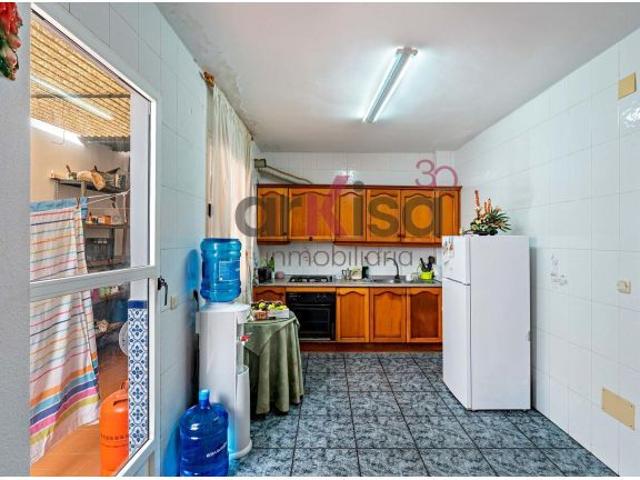 ✨ Tu nuevo hogar en Balanegra: 4 dormitorios, patio, garaje y terraza con vistas al mar