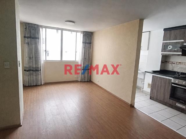 ¡Tu Nuevo Hogar En Comas Te Espera! 2 Dormitorios, Cochera Condominio Los Girasoles