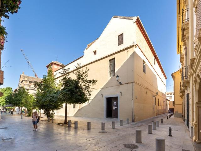 ¡Tu nuevo hogar en Granada! Apartamento con balcón y ascensor